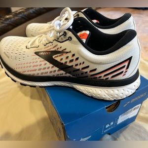 Ghost 13 Brooks Shoes size 9.5